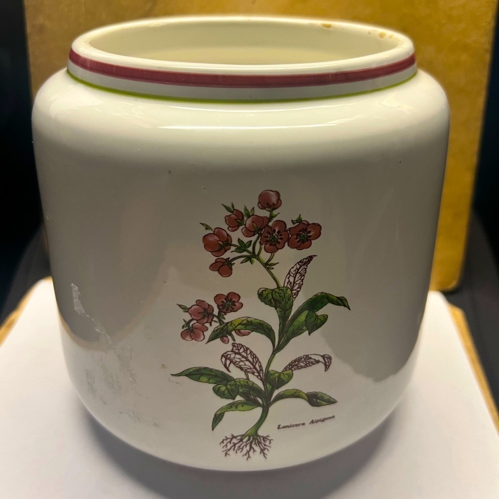 Vintage Rosenthal Netter vase 4”-x6” approx